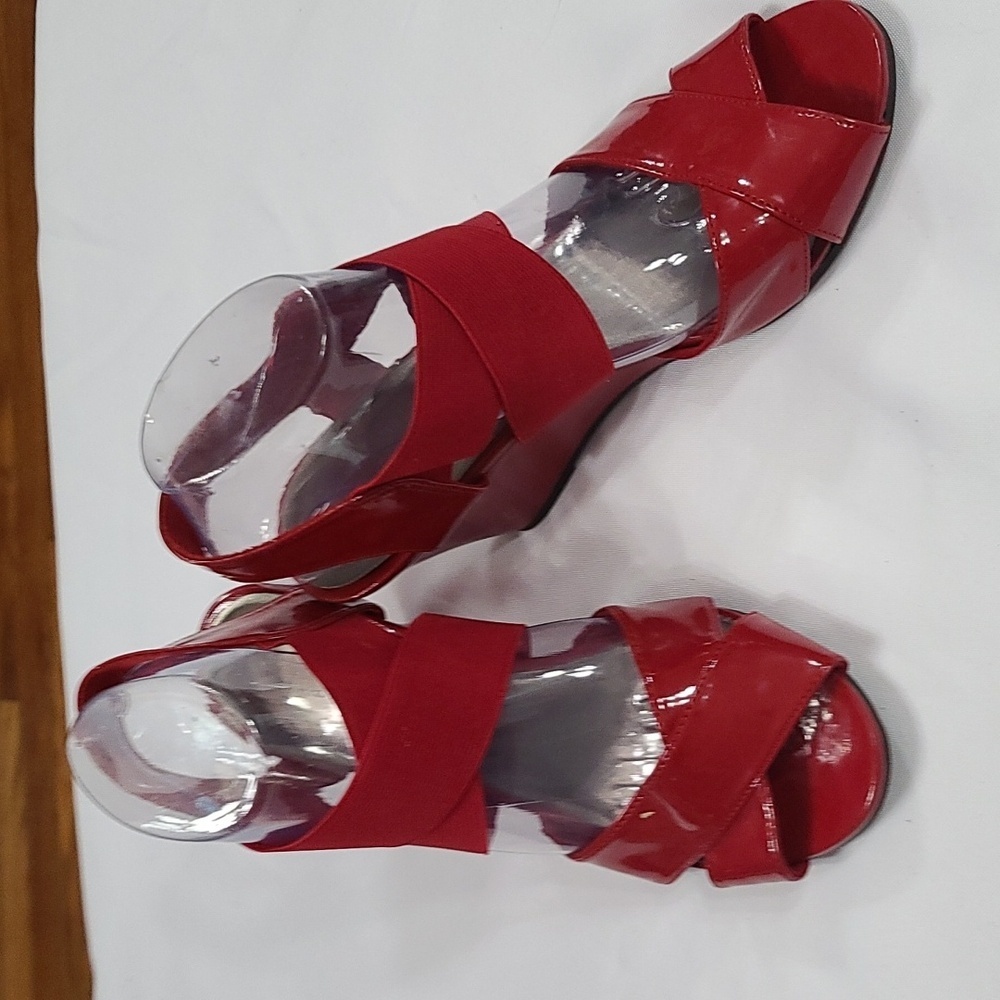 Predictions Womens Shiny Red Faux Leather Wedge Sandals Holidays 8W GUC READ